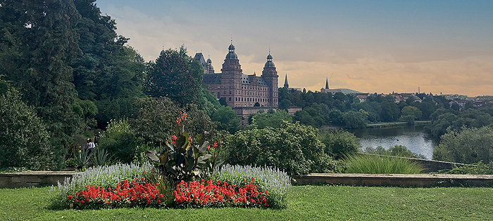 Picture: Johannisburg Palace, view from the Pompeiianum