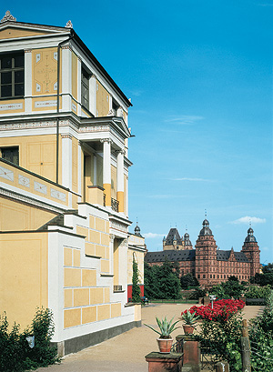 Bild: Blick vom Pompejanum zum Schloss Johannisburg
