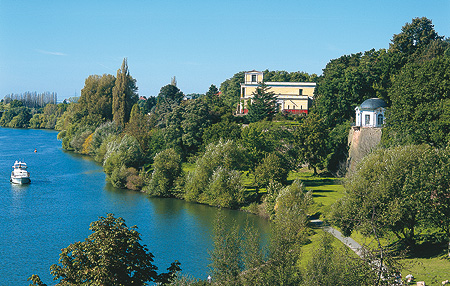 Bild: Schlossgarten mit Frühstückstempel und Pompejanum